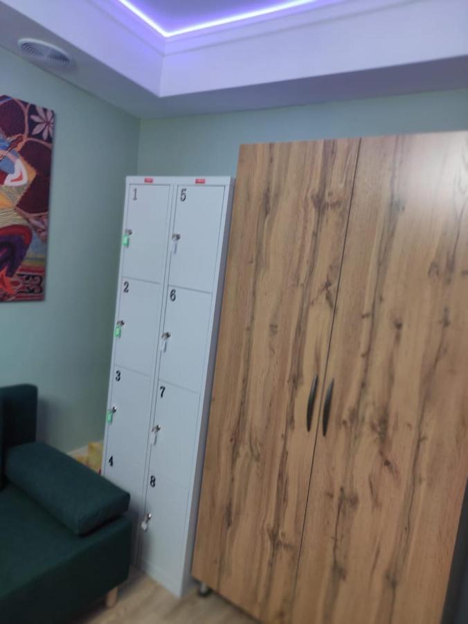 Hostel Nomad Almaty Ngoại thất bức ảnh