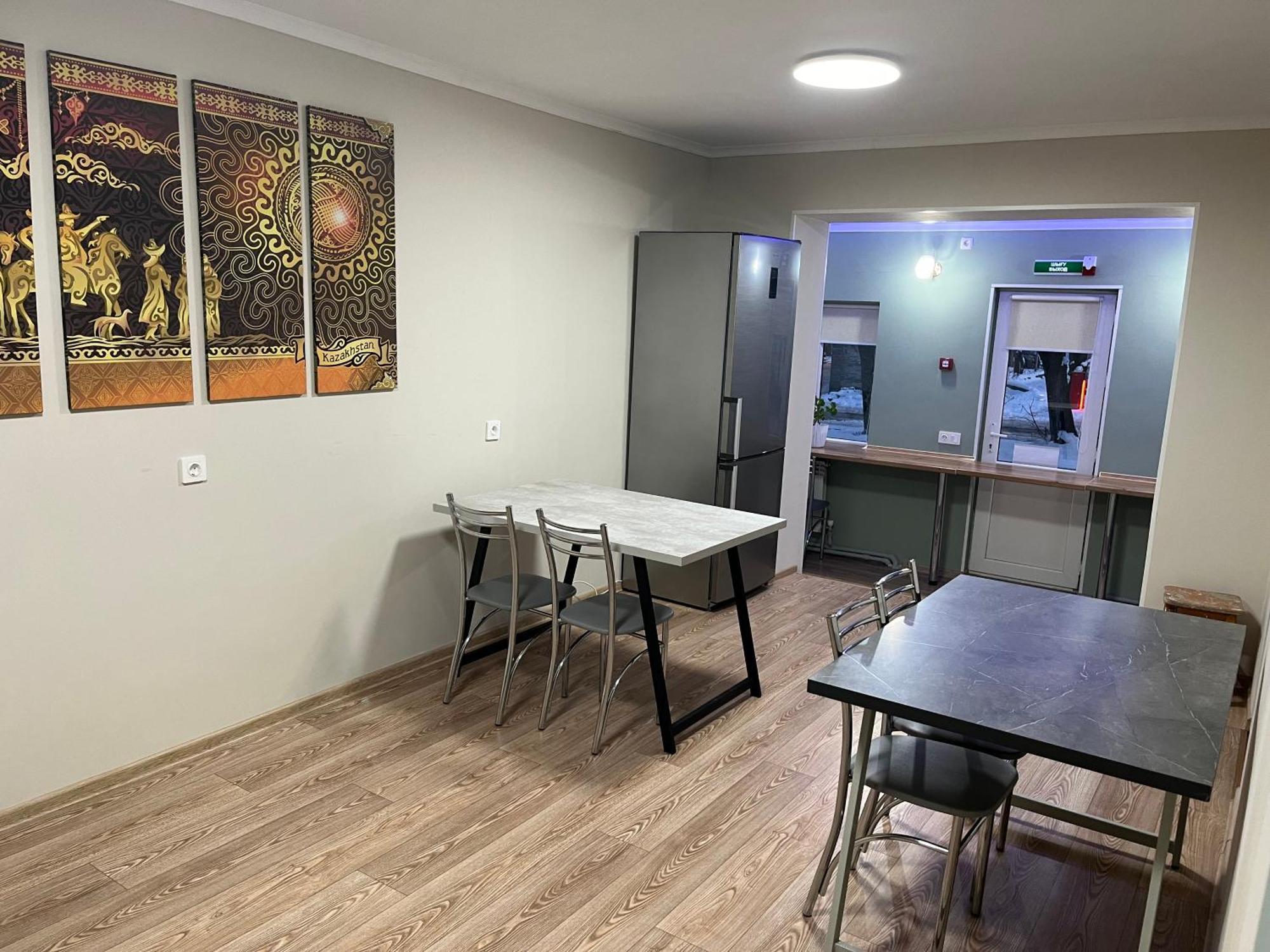 Hostel Nomad Almaty Ngoại thất bức ảnh