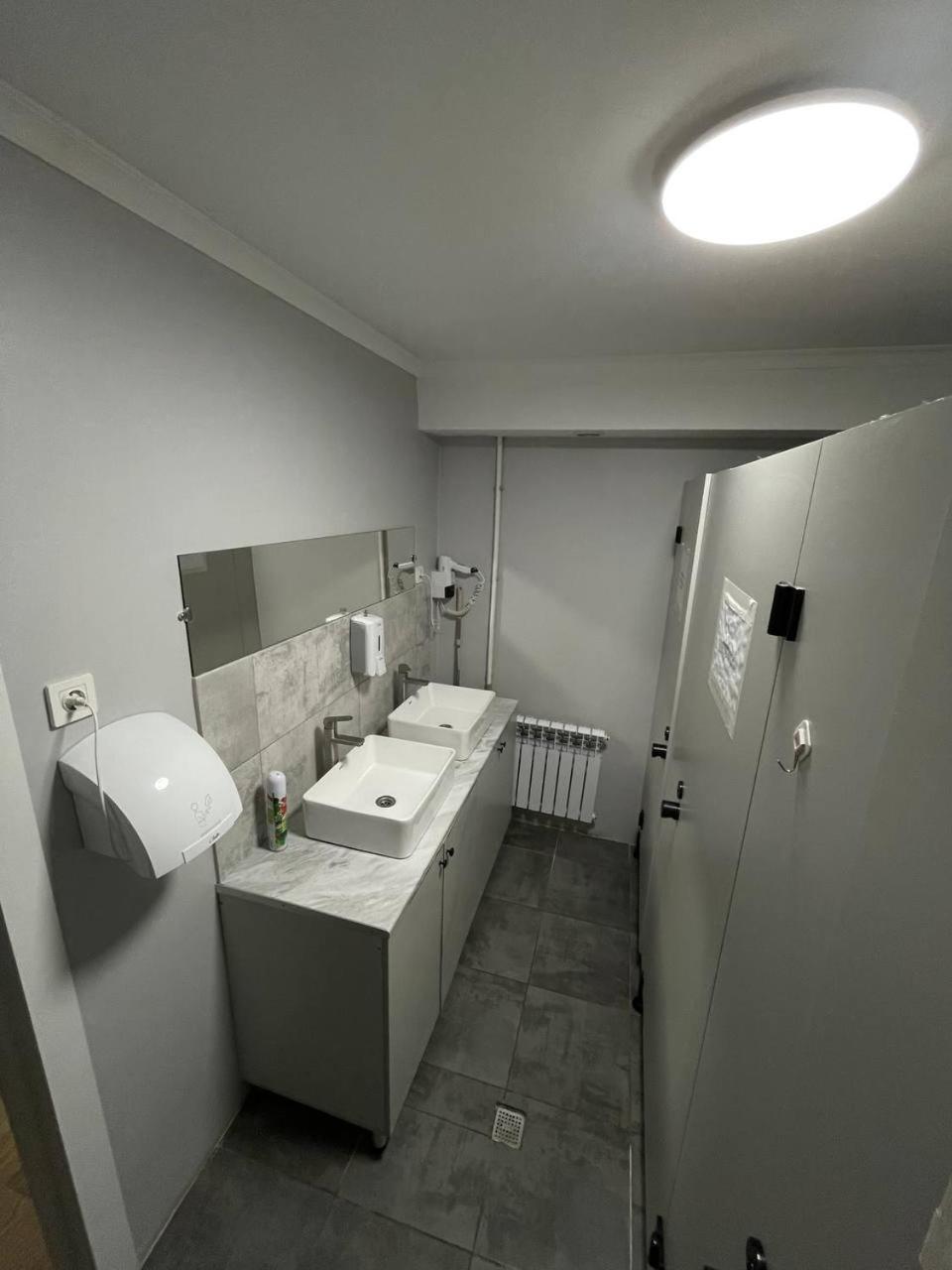 Hostel Nomad Almaty Ngoại thất bức ảnh