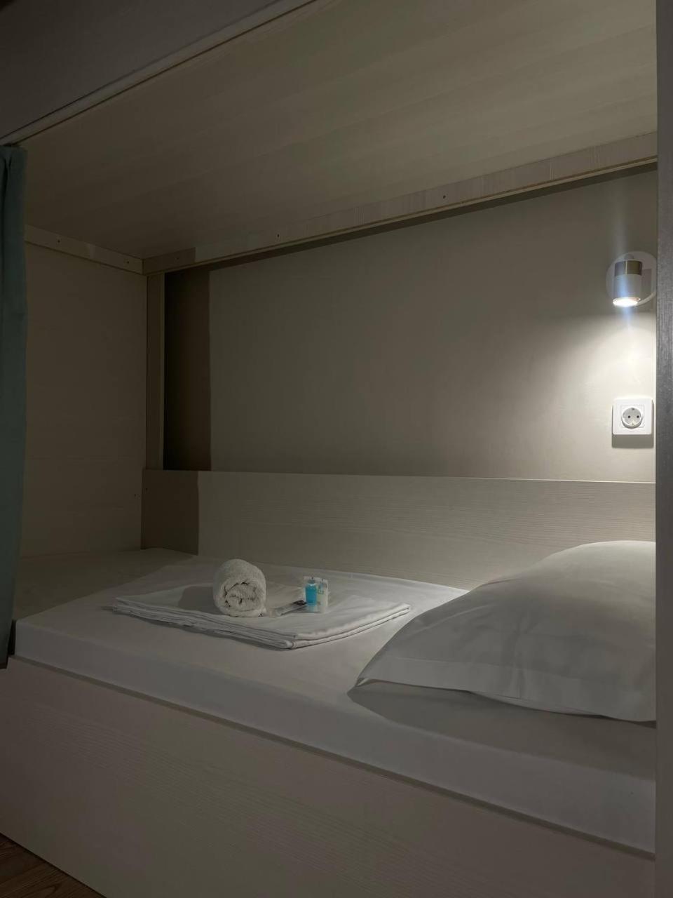 Hostel Nomad Almaty Ngoại thất bức ảnh
