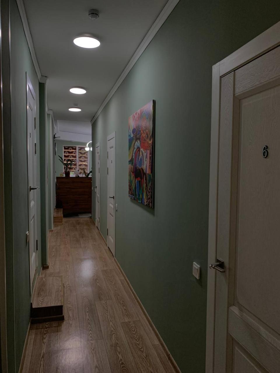 Hostel Nomad Almaty Ngoại thất bức ảnh