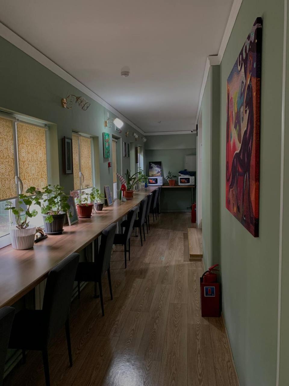 Hostel Nomad Almaty Ngoại thất bức ảnh
